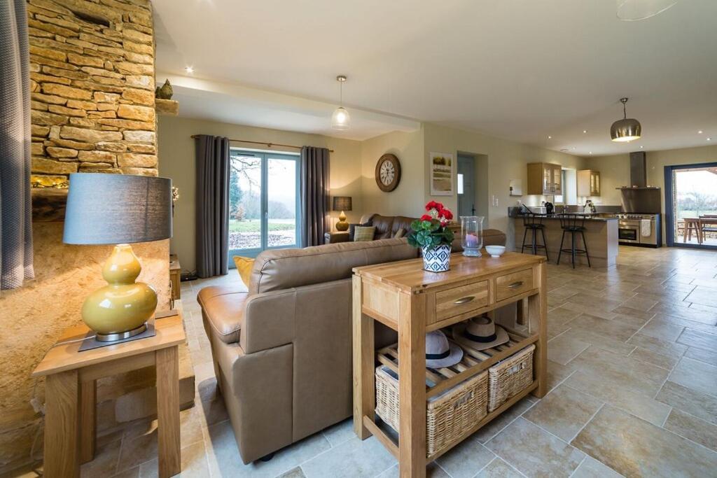 Luxury 3 Bed Home With Heated Swimming Pool Air Con And Boules Pitch Salignac-Eyvigues Exterior foto